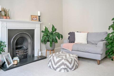 2 bedroom apartment to rent, South Parade, London, W4