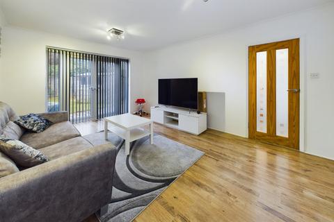 3 bedroom semi-detached house to rent, Windmill Road, Hemel Hempstead, HP2
