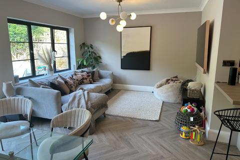 403 Southborough Lane, Bromley, BR2 8BQ
