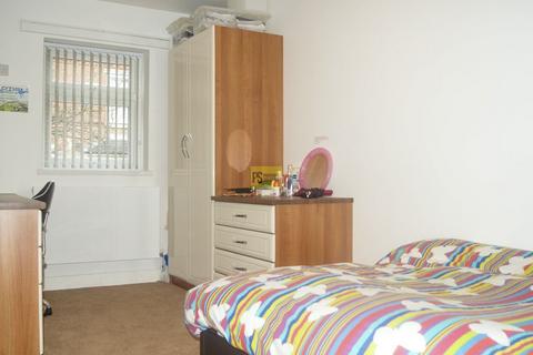 5 bedroom terraced house to rent, Hubert Road, Birmingham B29