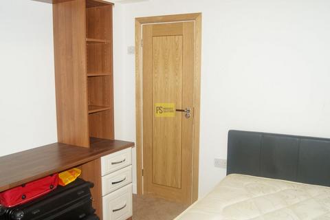 5 bedroom terraced house to rent, Hubert Road, Birmingham B29