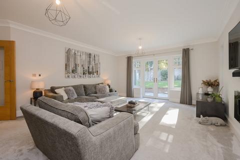 2 Tyrrells Close, Fetcham, Leatherhead, KT22 9FG