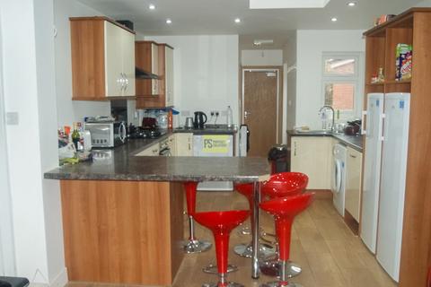 4 bedroom terraced house to rent, Hubert Road, Birmingham B29
