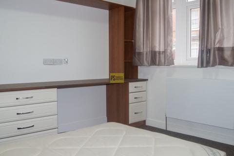 4 bedroom terraced house to rent, Hubert Road, Birmingham B29