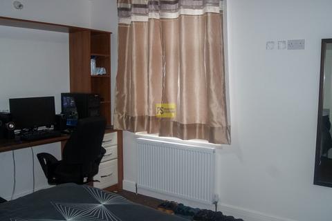 4 bedroom terraced house to rent, Hubert Road, Birmingham B29