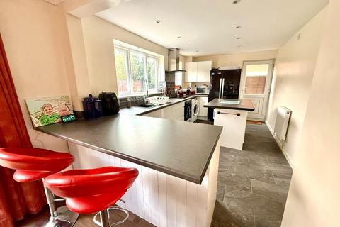undefined, 6 Worcester Way, Daventry, NN11 4TY