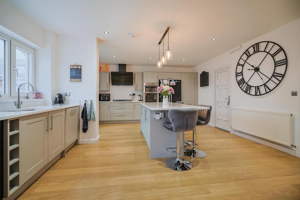 23 St Andrews Close - Web (10 of 40).jpg