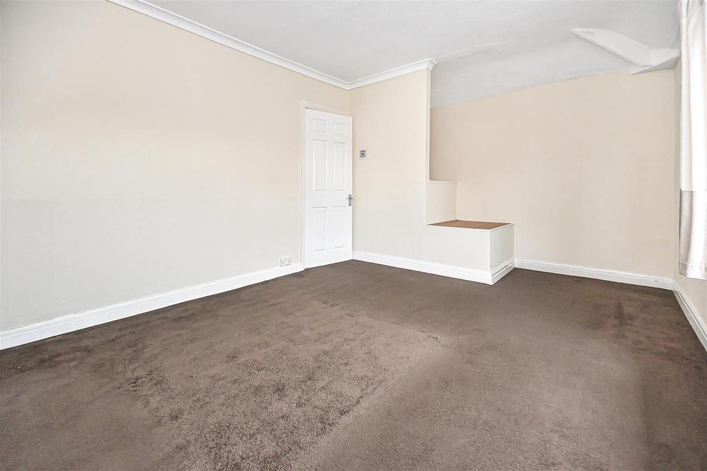 18 Eva Street Bedroom 1 (2).jpg