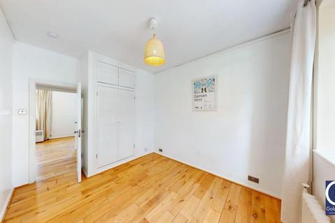 2 bedroom apartment to rent, Churchill Gardens, London, SW1V