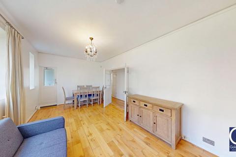 2 bedroom apartment to rent, Churchill Gardens, London, SW1V