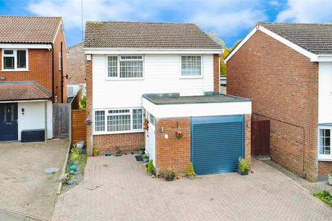 1 Aragon Close, Hemel Hempstead, HP2 7LG