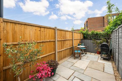 2 bedroom maisonette for sale, Sellincourt Road, London SW17