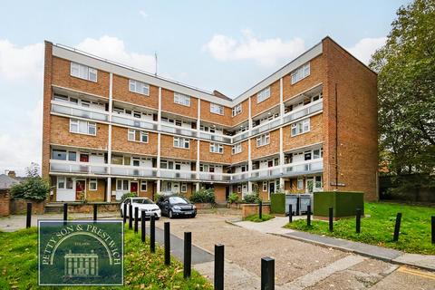3 bedroom apartment for sale, Gardner Close, Wanstead