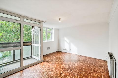 3 bedroom apartment for sale, Gardner Close, Wanstead