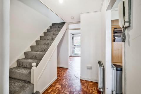 3 bedroom apartment for sale, Gardner Close, Wanstead