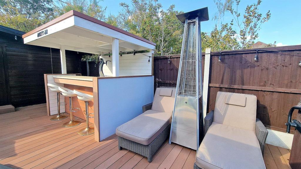 BAR AND LOUNGERS.jpg