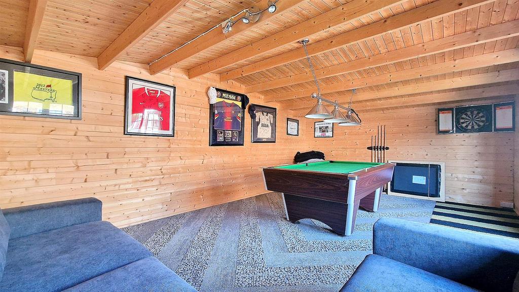 GAMES ROOM.jpg
