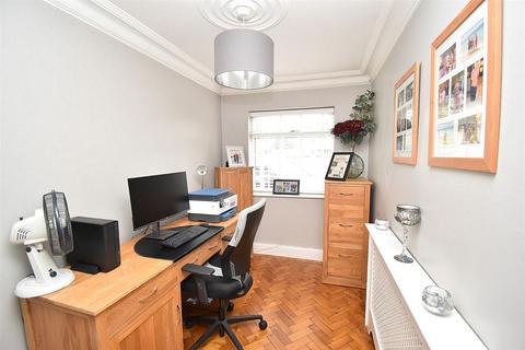 5 bedroom detached house for sale, Chalklands, Sandon