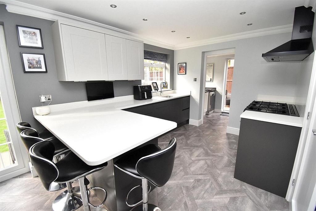 Kitchen 5.jpg