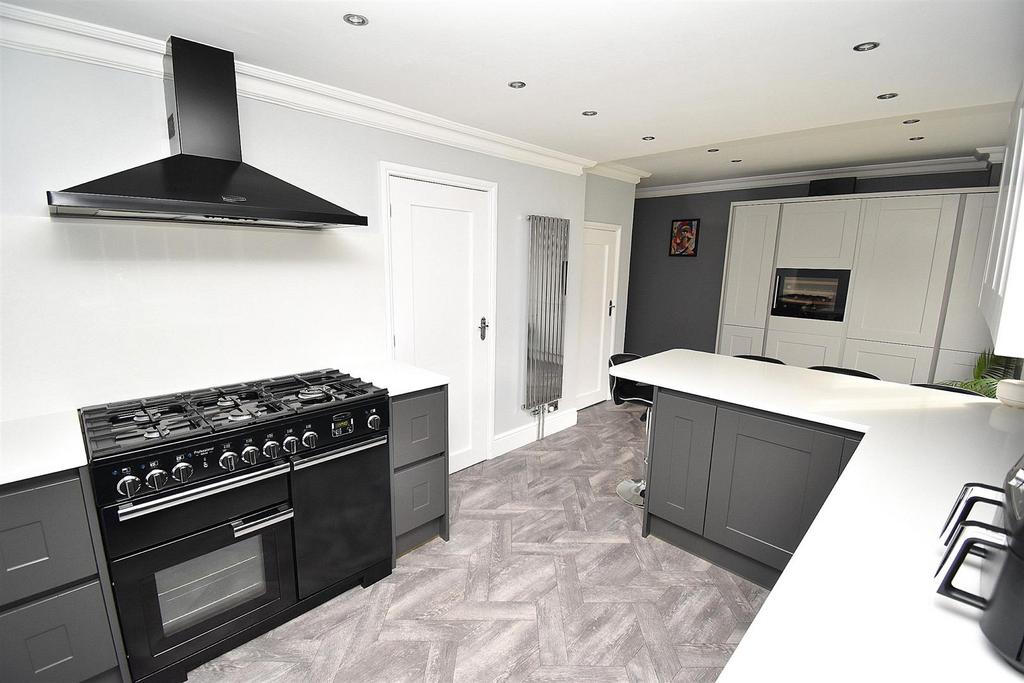Kitchen 1.jpg