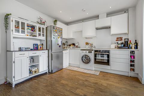 2 bedroom flat to rent, Lower Richmond Road, London, TW9