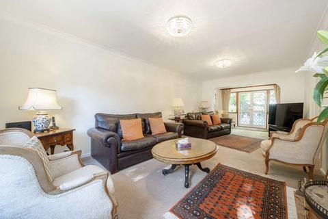 undefined, Vereker Drive, Sunbury-On-Thames TW16