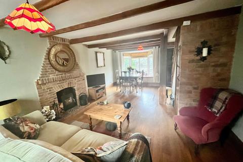 2 bedroom cottage for sale, Toad Hall, , Mount Pleasant, Stoke Goldington, Milton Keynes, MK LL, Newport Pagnell