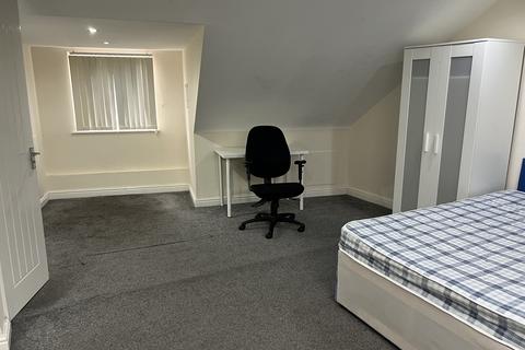 6 bedroom semi-detached house to rent, Nottingham NG7