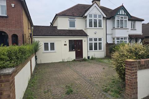 3 bedroom semi-detached house to rent, Kingston Road, Staines-Upon-Thames TW18