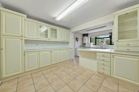 4 bedroom semi-detached house for sale, Park Road, Kettering NN15