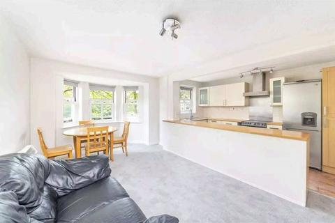 undefined, Kings Court, Roehampton SW15