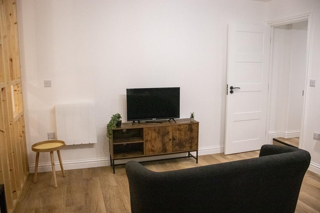 Flat 1 - Living.jpg