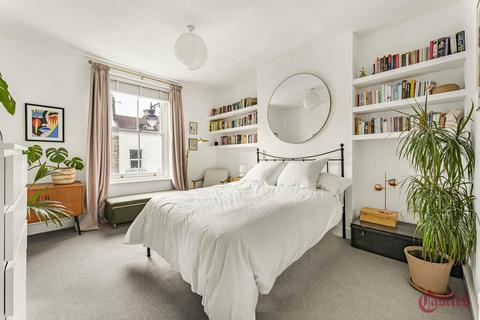 2d Median Road, London, E5 0PL