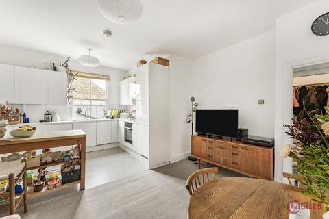 2d Median Road, London, E5 0PL
