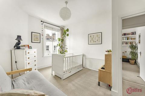 2d Median Road, London, E5 0PL