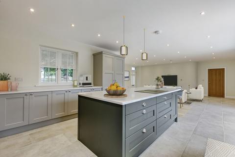 4 bedroom detached house for sale, Chain Free in Docking