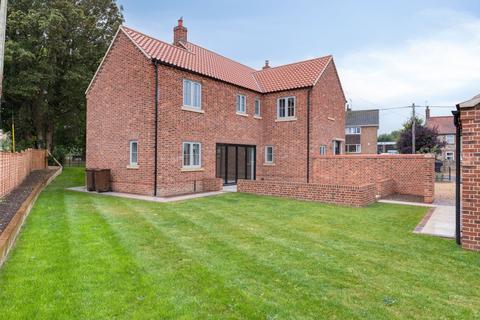 4 bedroom detached house for sale, Chain Free in Docking