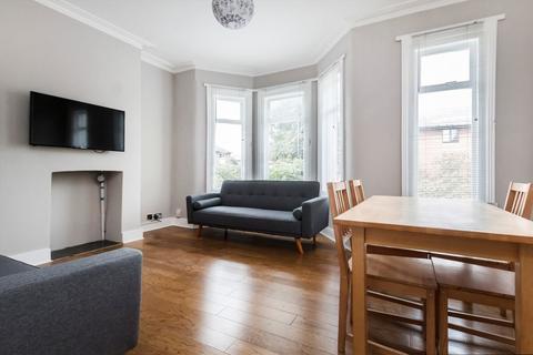 3 bedroom flat to rent, Southfield Road, London W4