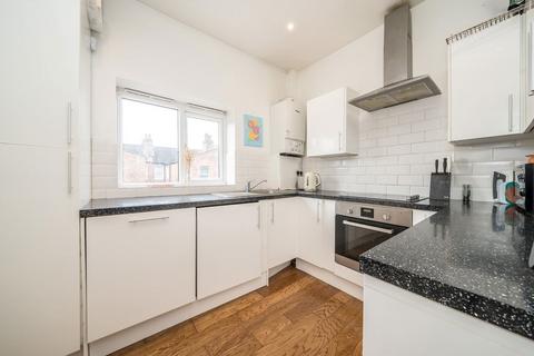 3 bedroom flat to rent, Southfield Road, London W4