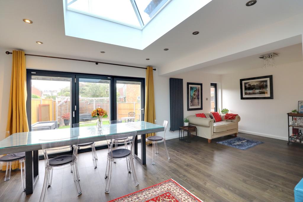 Living/dining area