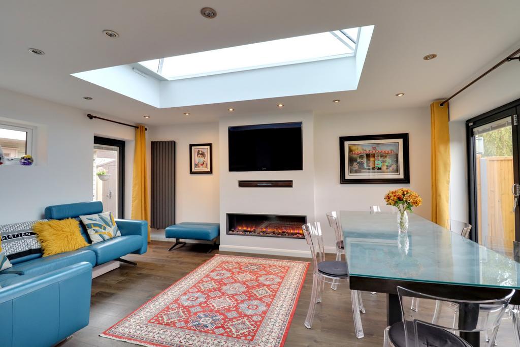 Living/dining area
