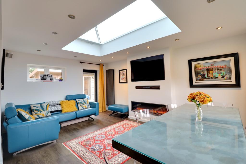 Living/dining area