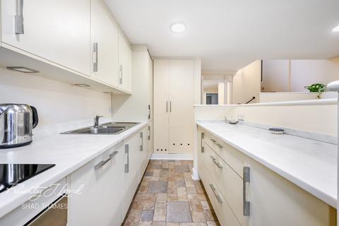 3 bedroom apartment for sale, Compass Court, Shad Thames, SE1