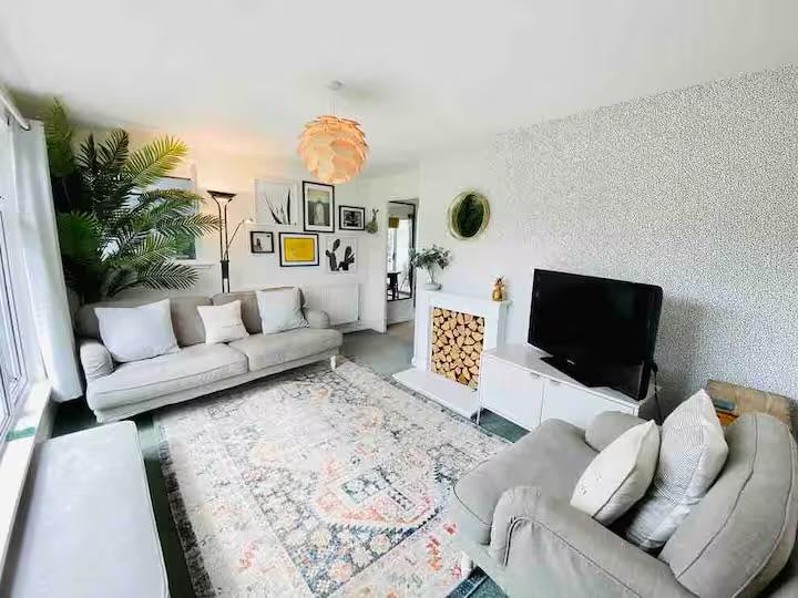 Front Lounge