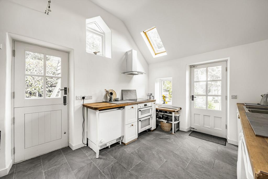 Back kitchen