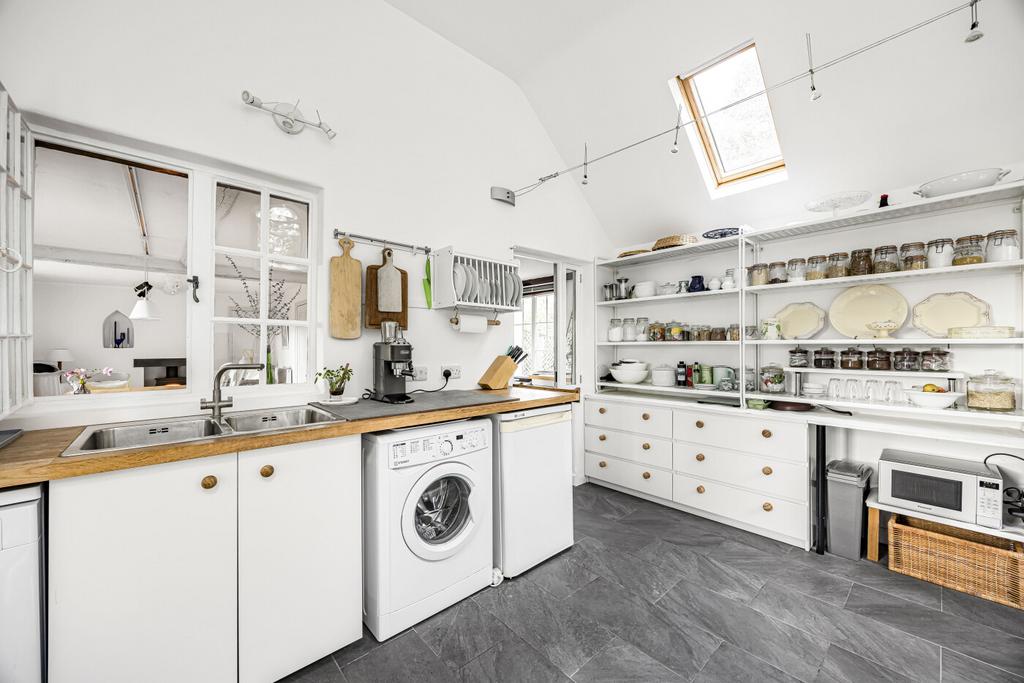 Back kitchen