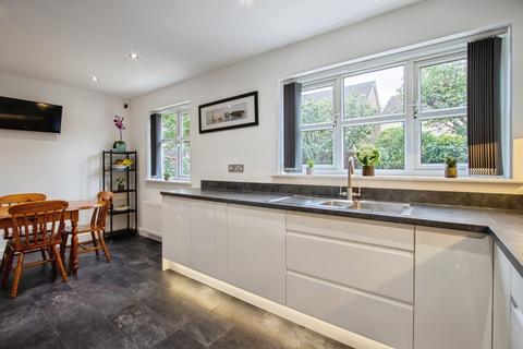 4 bedroom detached house for sale, Telford Close, West Yorkshire WF10