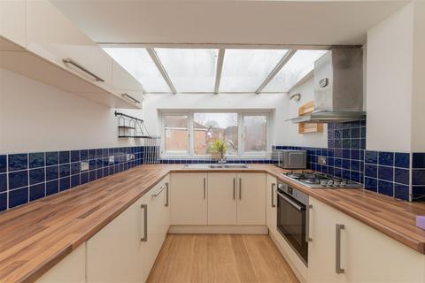 3 bedroom flat for sale, Watford Way, Mill Hill