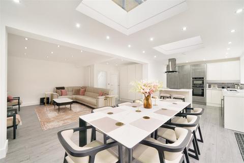 5 bedroom semi-detached house to rent, Edwards Avenue, Ruislip