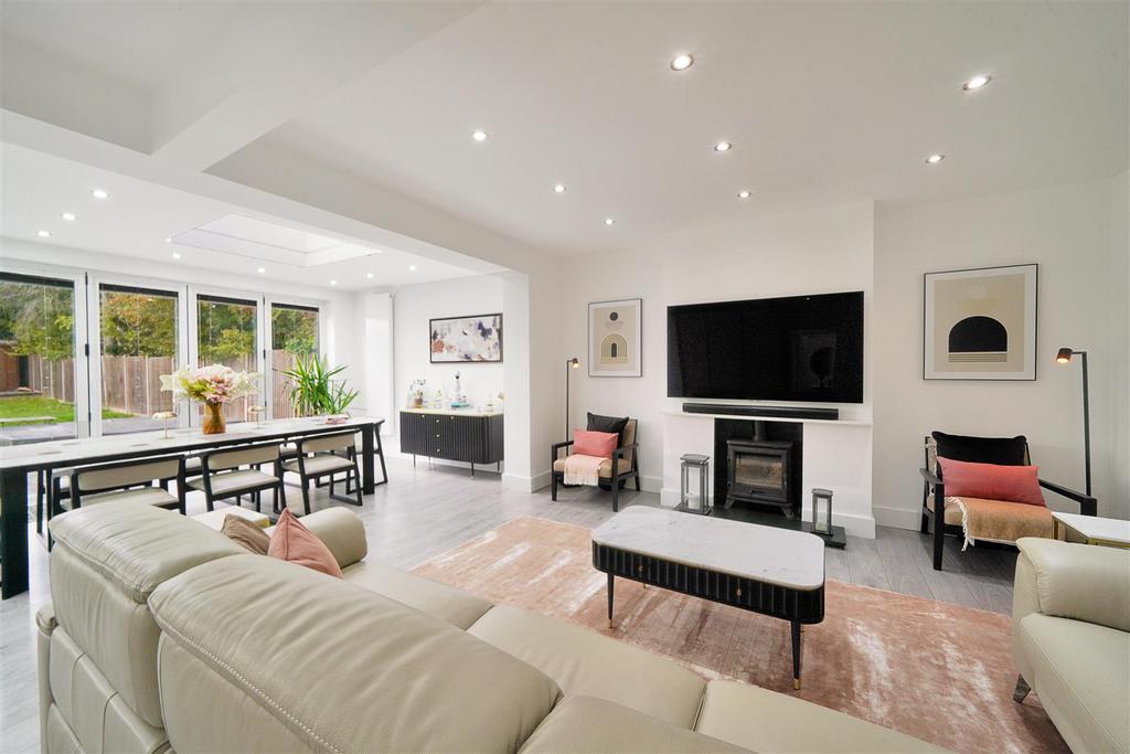 31 Edwards Avenue - x Asz D2c Flv XVUG8 TC89 L.jpg